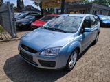 Ford Focus Turnier Ghia / Klimaanlage / AHK / - Ford Focus: Turnier Ghia