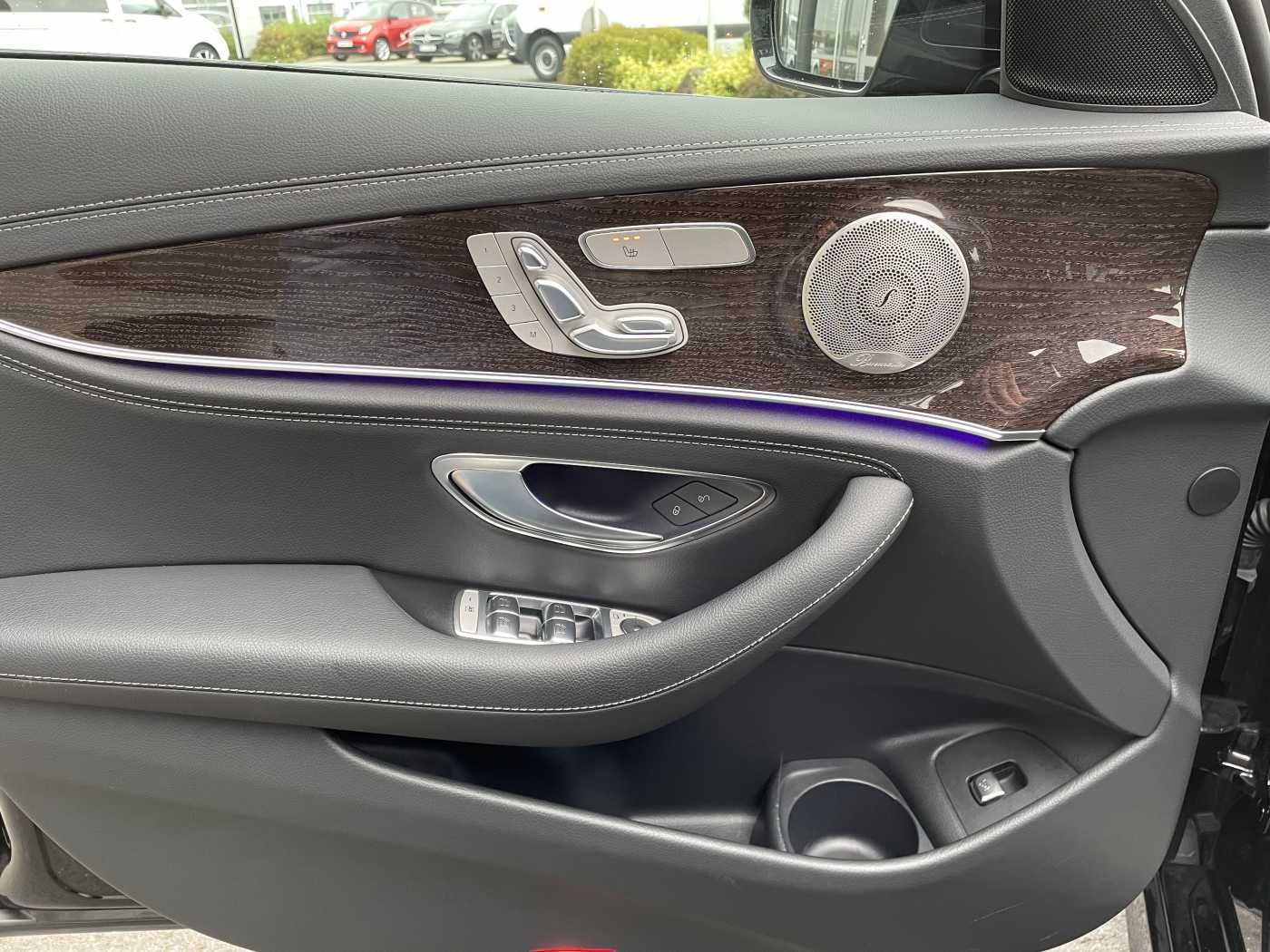 Fahrzeugabbildung Mercedes-Benz E 300 T de 4M AMG+AHK+Distr+Burm+ R-Kamera+Carpl