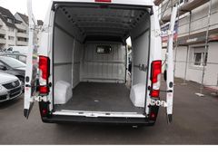 Fahrzeugabbildung Peugeot Boxer 335 L3H2 Pro BlueHDi 140 Stop&Start