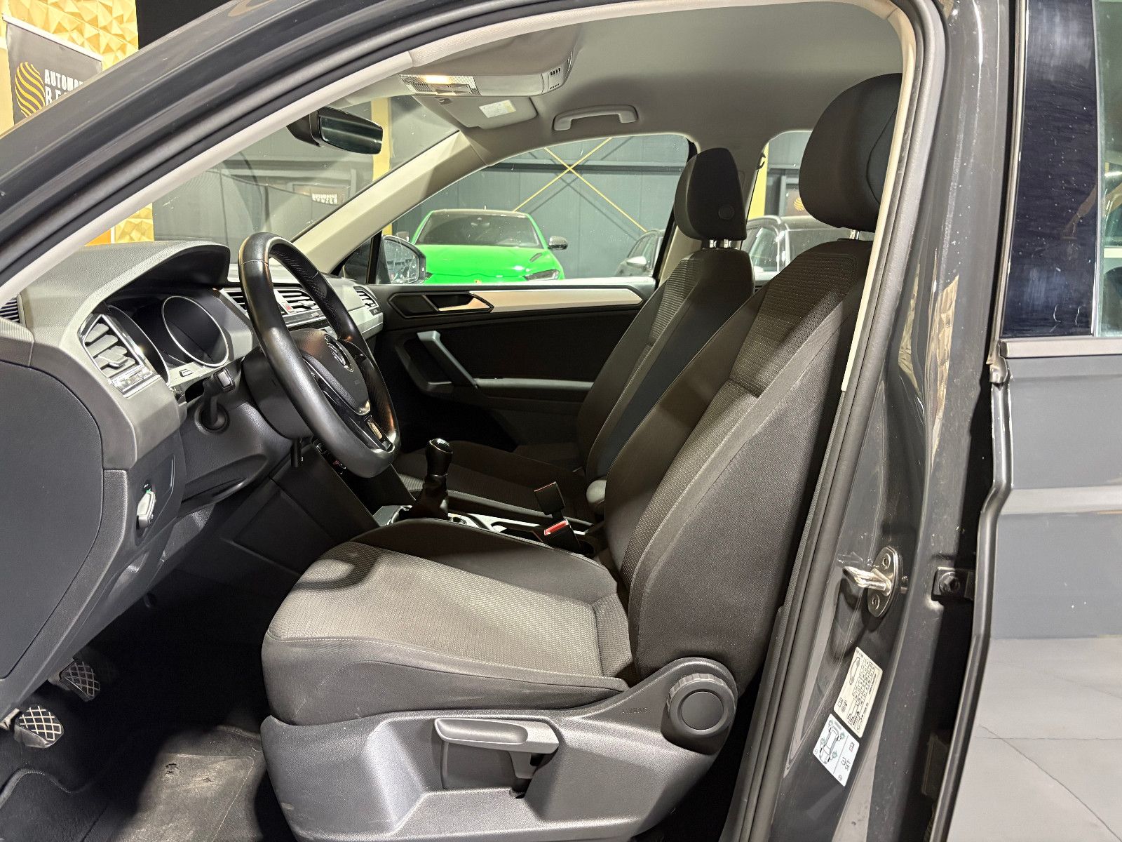 Fahrzeugabbildung Volkswagen Tiguan Trendline BMT/Start-Stopp/8-FACH/PDC/SHZ/