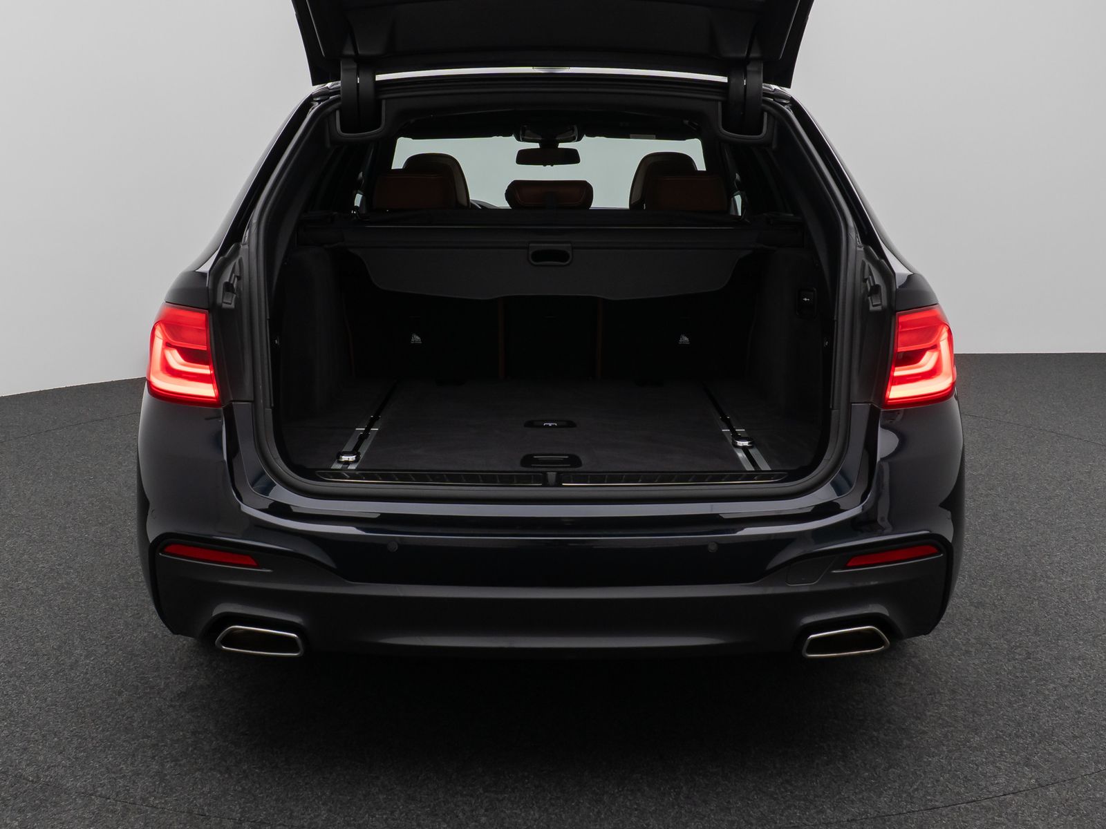 Fahrzeugabbildung BMW 540d xD M Sport Panorama 360°HUD B&W NightVision