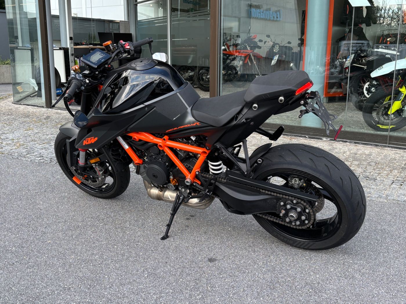 Fahrzeugabbildung KTM 1290 Super Duke R Tech Pack, Mivv ESD, Koffer