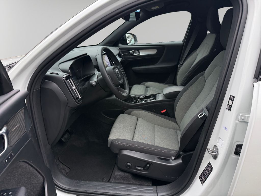 VOLVO XC40 B3 B DKG Plus Black Edition 360° Standheiz VOLVO XC40 B3 B DKG Plus Black Edition 360° Standheiz