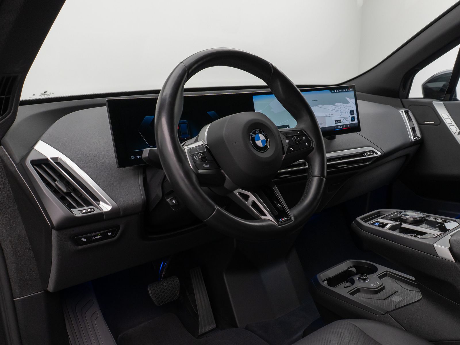 Fahrzeugabbildung BMW iX xD40 Sportpaket360°DAB H/K ACC AHK Komfort
