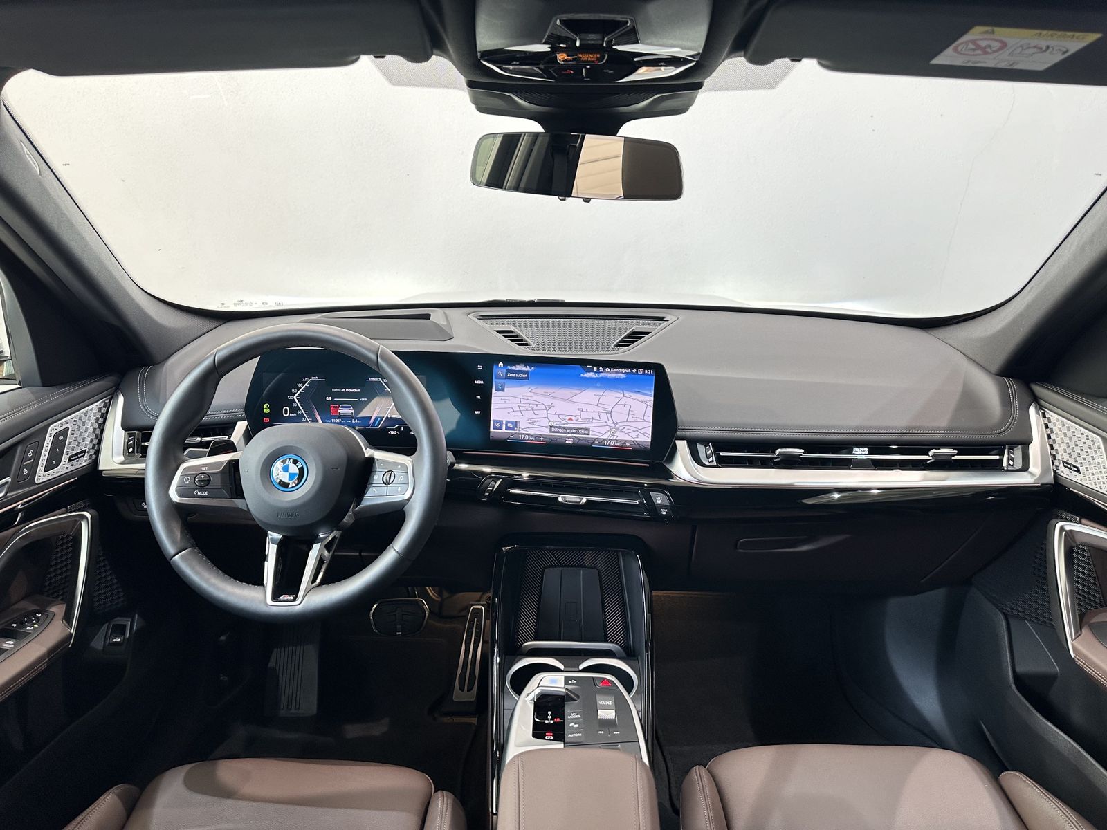 Fahrzeugabbildung BMW iX1 xDrive30 M Sportpaket Head-Up Parking Assist
