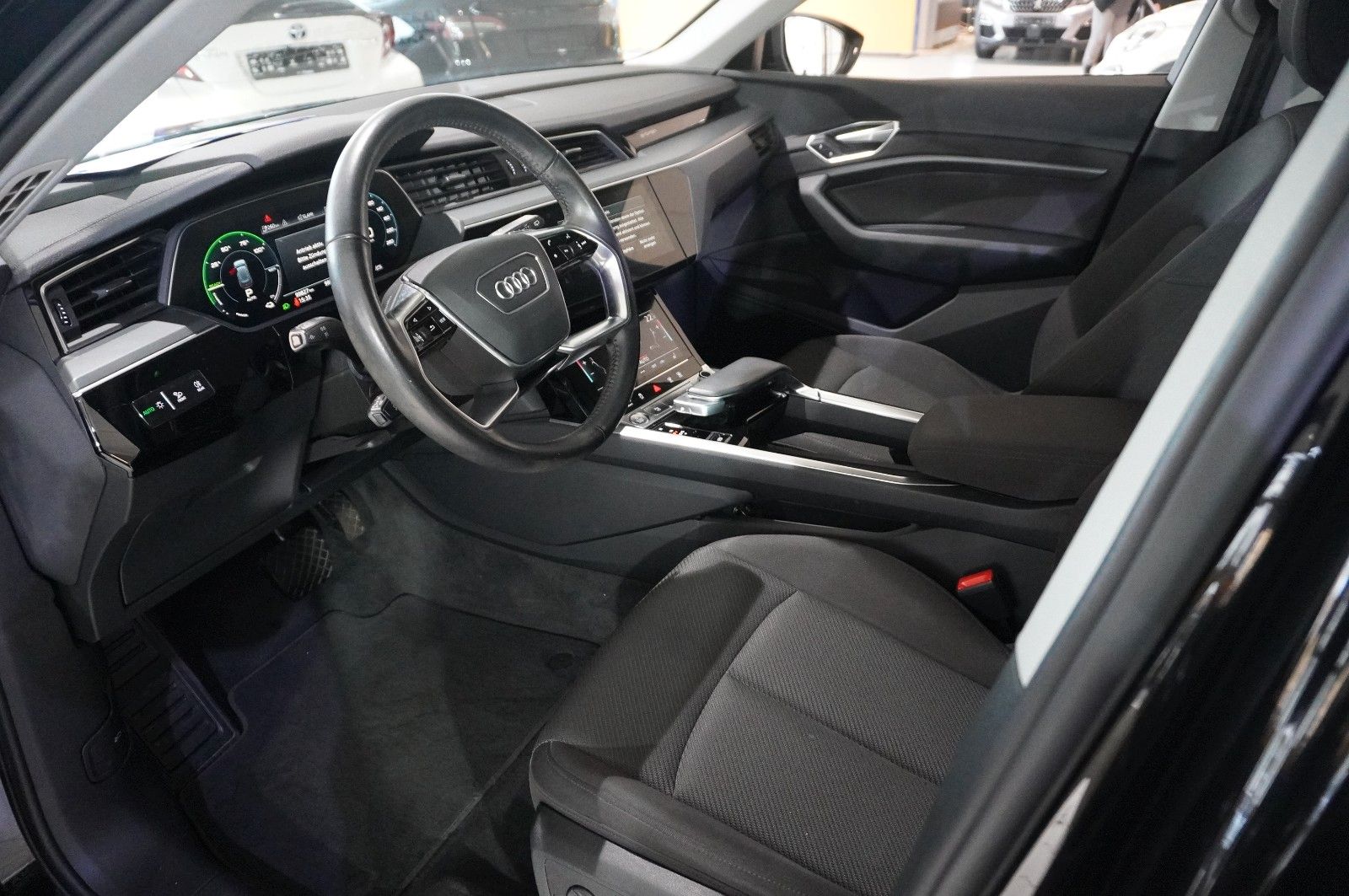 Fahrzeugabbildung Audi e-tron 50 quattro ADVANCED NAVI/LED/SPORT/SH/DAB