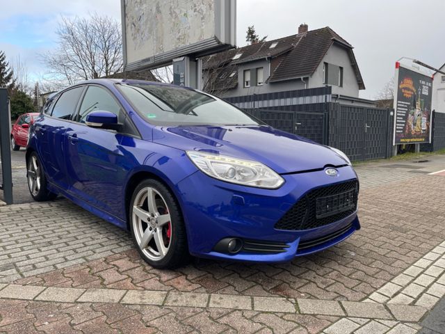 Ford Focus Lim. ST  2.0 / RECARO /