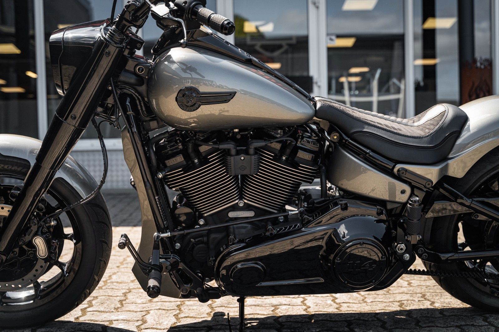Fahrzeugabbildung Harley-Davidson DARK FAT BOY FLFBS 114 MY24 - ÖHLINS PORSCHE J&H