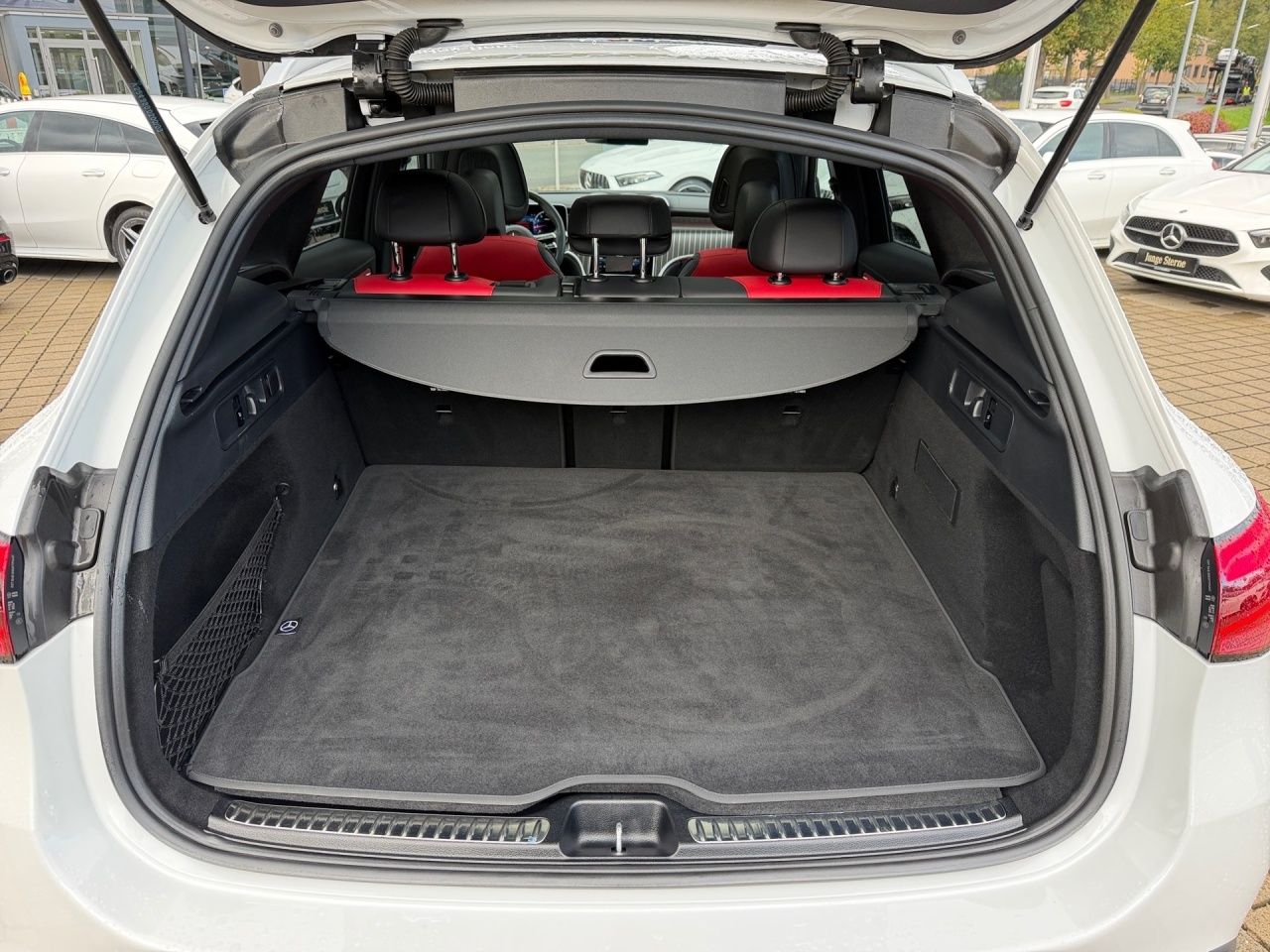 Fahrzeugabbildung Mercedes-Benz GLC 200 4M AMG+PANO+MEMORY+AMBIENTE+CARPLAY+TOTW