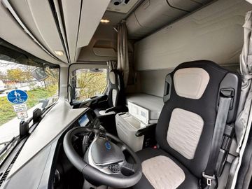 Fahrzeugabbildung Ford F-Max 500 Truck-Styling Alcoa LED Standklima