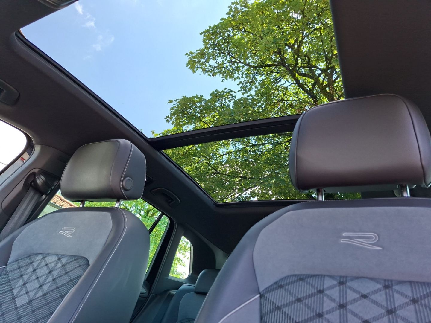 Tiguan R-Line *Kamera*Matrix*SZH*APPConnect*