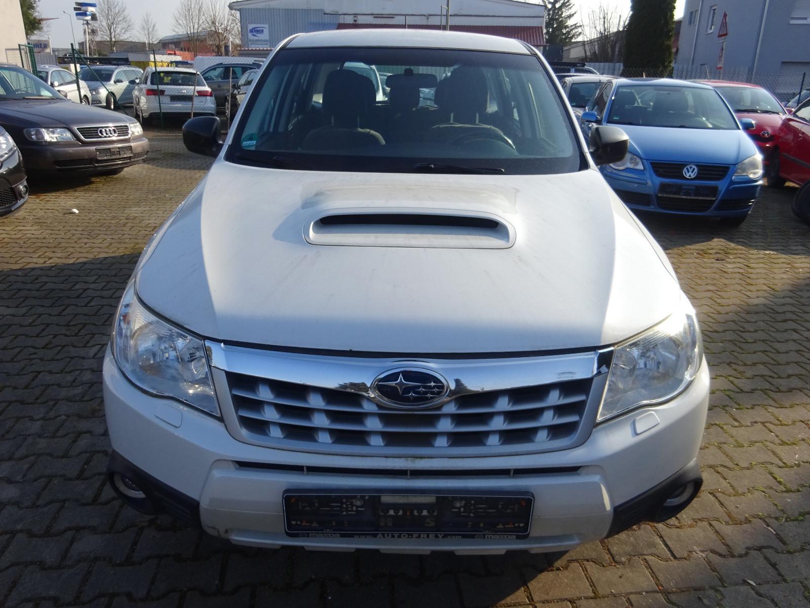 Subaru Forester 2012 — rear view