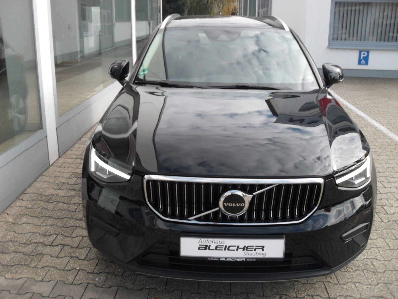 Fahrzeugabbildung Volvo XC40 T4 Essential | AHK | Navi | PDC | SH