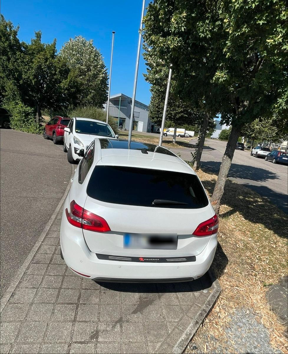 Peugeot 308 2015 — фото 11