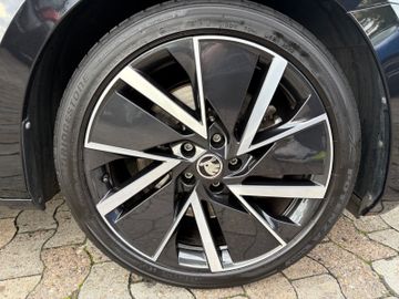 Fahrzeugabbildung SKODA Superb Combi 2.0 TSI L&K 4x4 DSG Pano AHK uvm