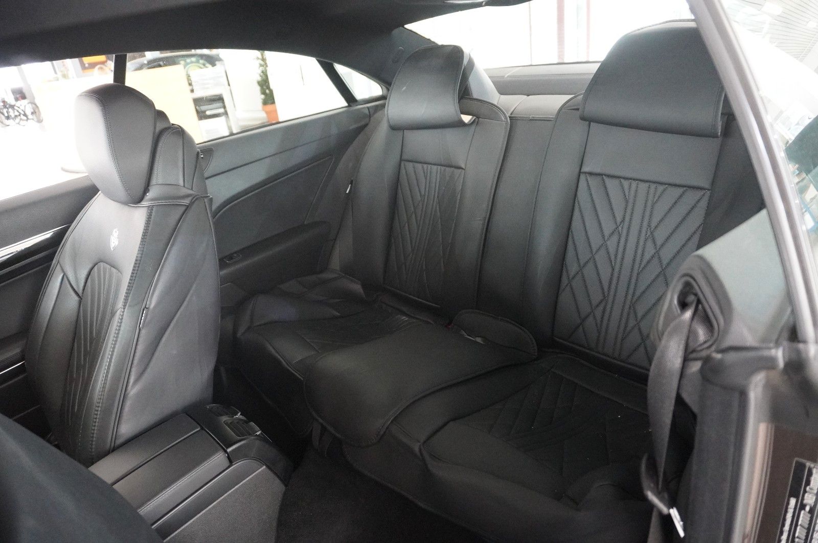 Fahrzeugabbildung Mercedes-Benz E 200 COUPE AVAMTGRADE NAVI/SHZ/SPORT/PDC/TEMP.