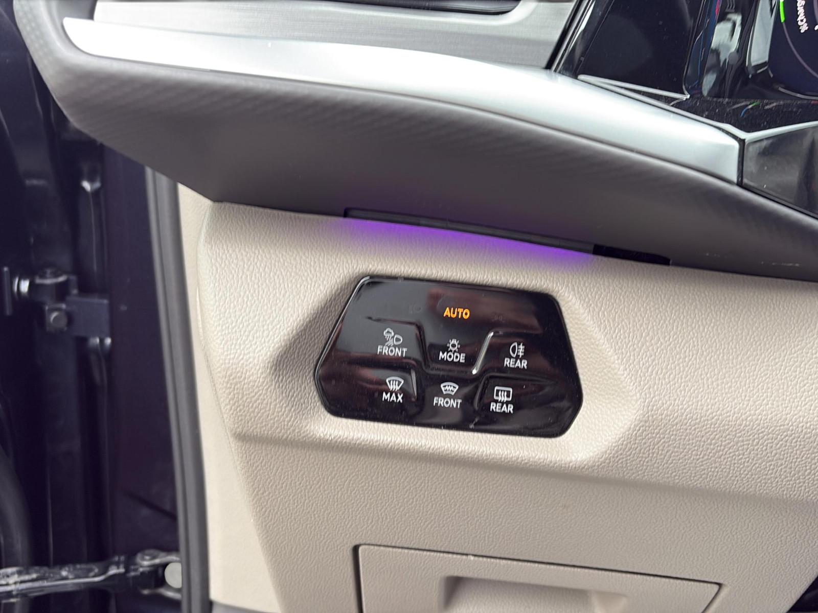 VOLKSWAGEN T7 MULTIVAN LIFE EHYBRID 218 CH BVA - 1ERE MAIN - HAYON ÉLECTRIQUE - TOIT PANORAMIQUE - VOLANT EN CUIR