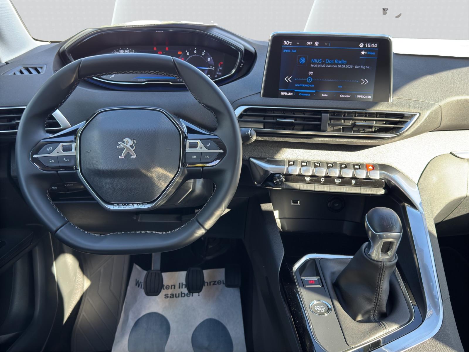 Peugeot 3008 1.2 PureTech 130 Allure Full LED, wenig KM