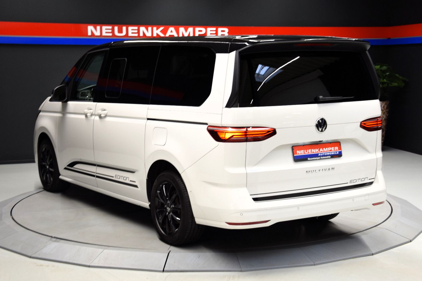Fahrzeugabbildung Volkswagen T7 Multivan Edition lang Matrix AHK Standheiz