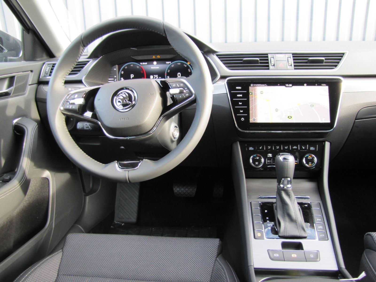 Fahrzeugabbildung SKODA Superb Combi Style 2.0l TDI 150PS DSG LED, NAVI