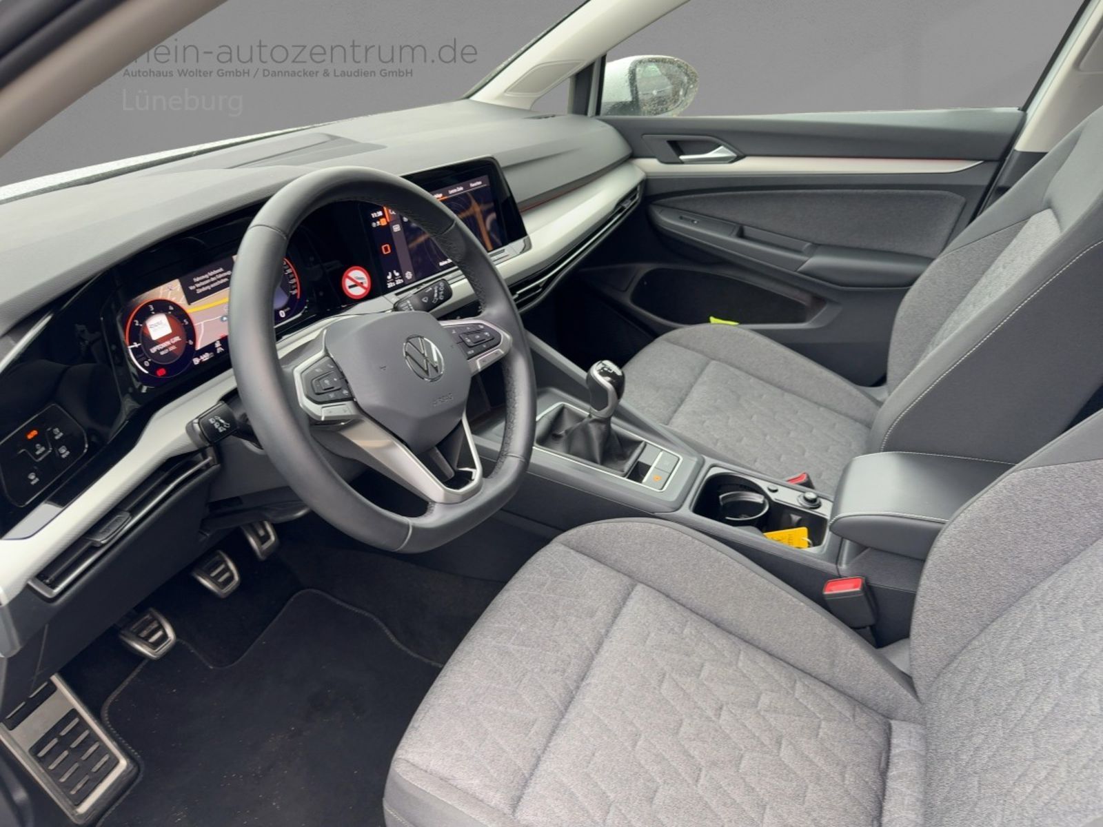 Fahrzeugabbildung Volkswagen Golf VIII 2.0 TDI Move Alu LED Navi Sitzh. ACC A