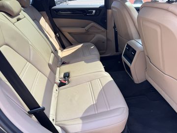 Porsche Cayenne - 9