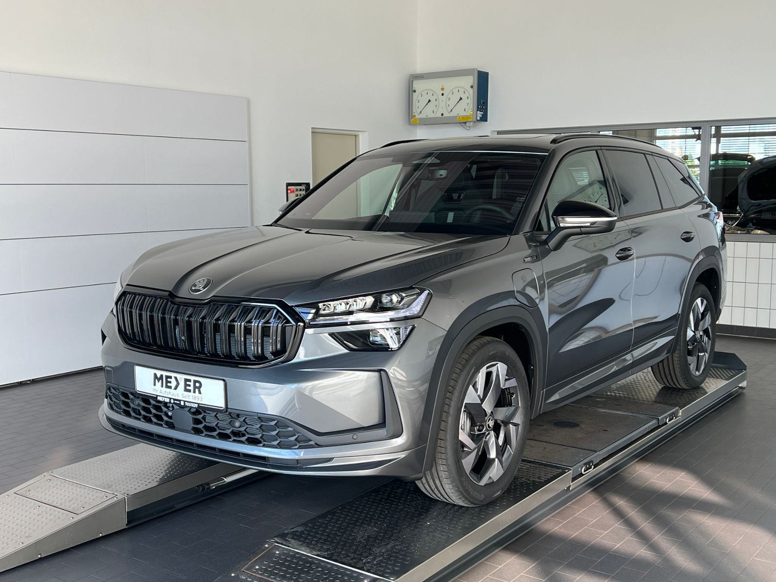 Fahrzeugabbildung SKODA Kodiaq Sportline 1.5 TSI IV DSG *LED, AHK, Navi,