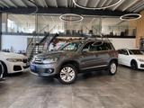 Volkswagen Tiguan Life TSI 4Motion *1.HAND*NAVI*XENON* SHZ* - Volkswagen Tiguan: Grau