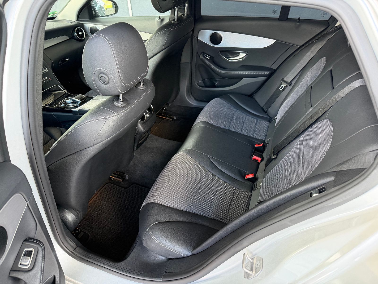 Mercedes-Benz C 200 T-Modell 4Matic Avantgarde — Bild 8