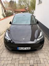 Tesla Model Y Performance mit viel Zubehör