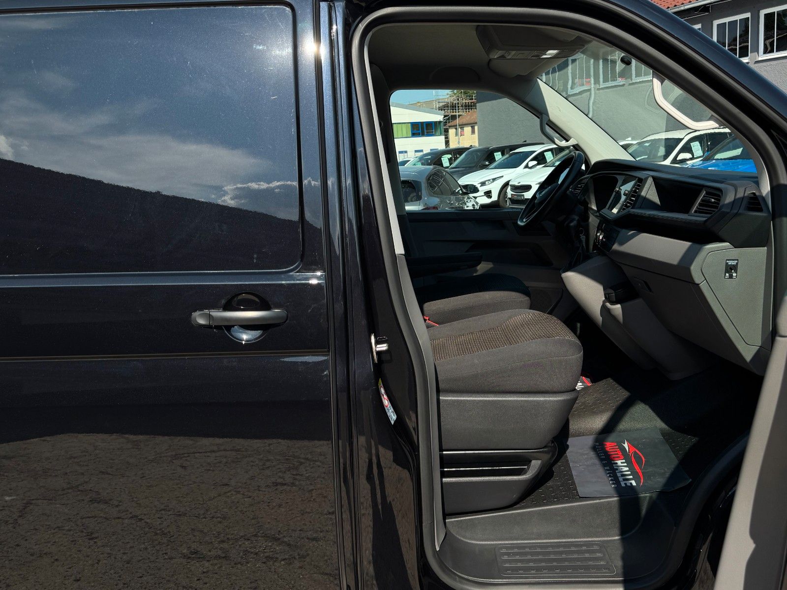 Fahrzeugabbildung Volkswagen T6.1 Transporter Kurz 2.0 TDI DSG CarPlay Navi