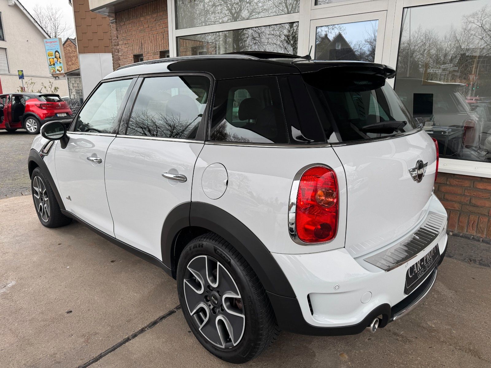 Fahrzeugabbildung MINI Cooper S Countryman ALL4 Autom. Pano/Leder