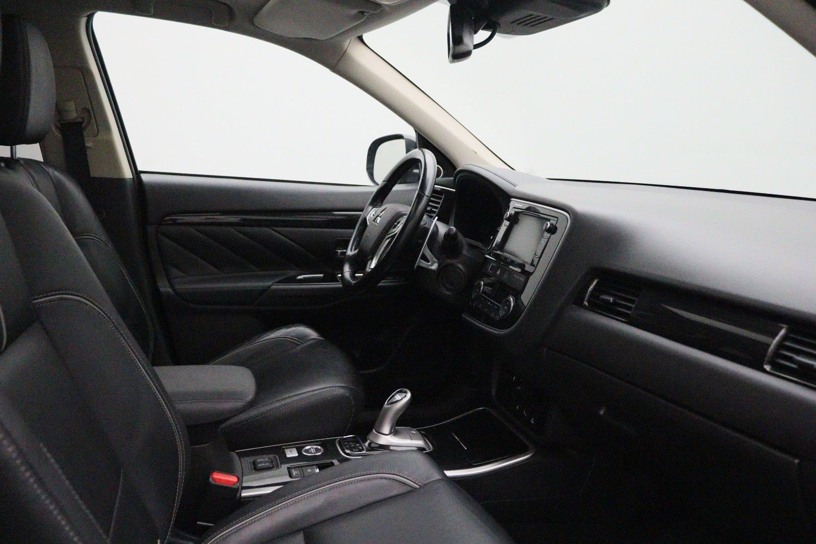 Fahrzeugabbildung Mitsubishi Outlander PHEV TOP  Fahrassistenz-Paket   4WD