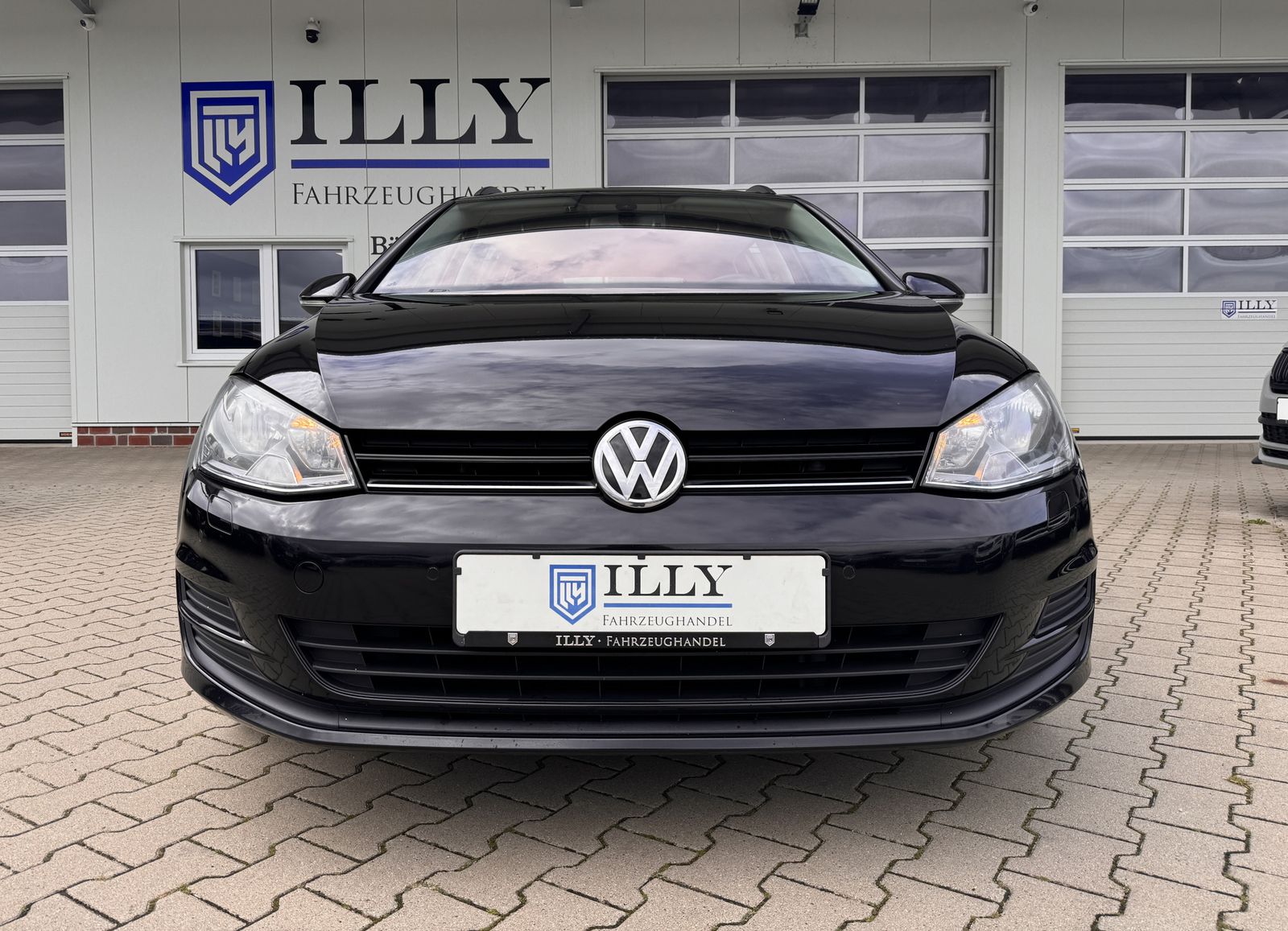 Fahrzeugabbildung Volkswagen Golf 1.6 TDI*Trendline*Temp*PDC*Klima*MFL*Navi*