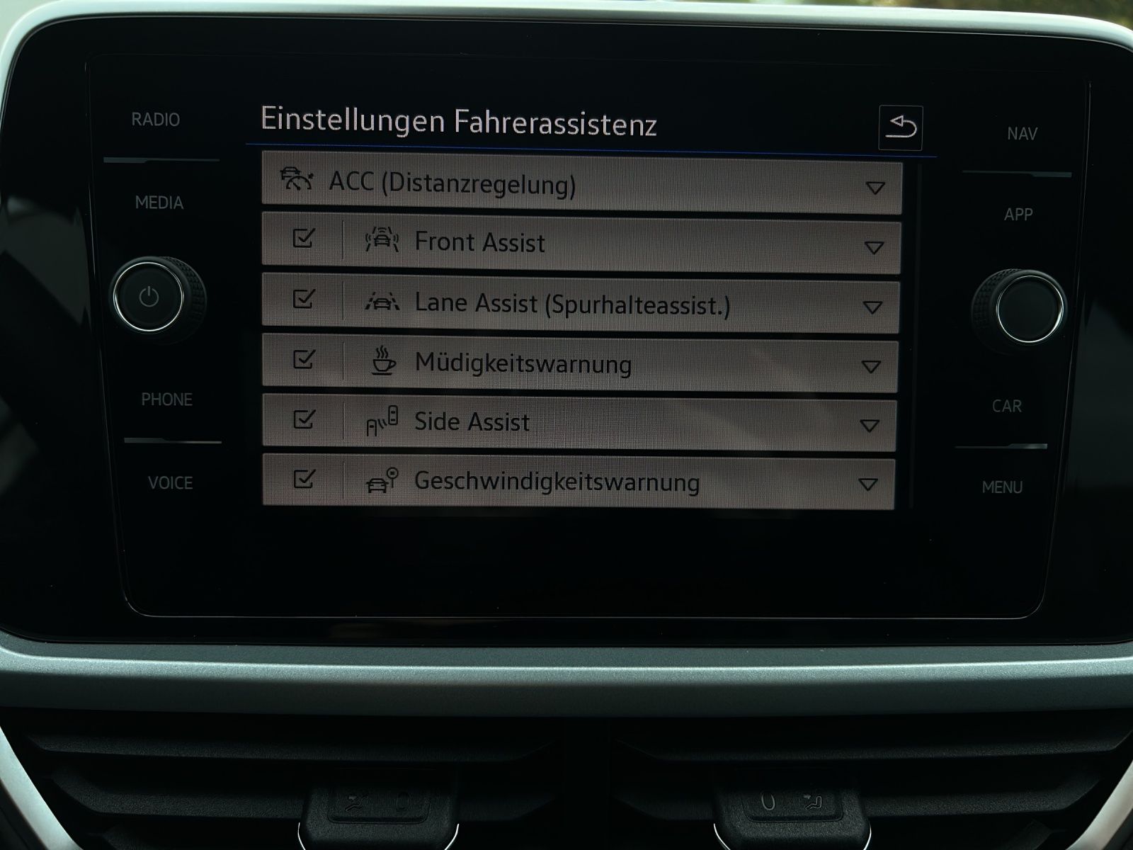 Fahrzeugabbildung Volkswagen T-Roc Goal TSI DSG LED+ ACC SH RearView Ambiente