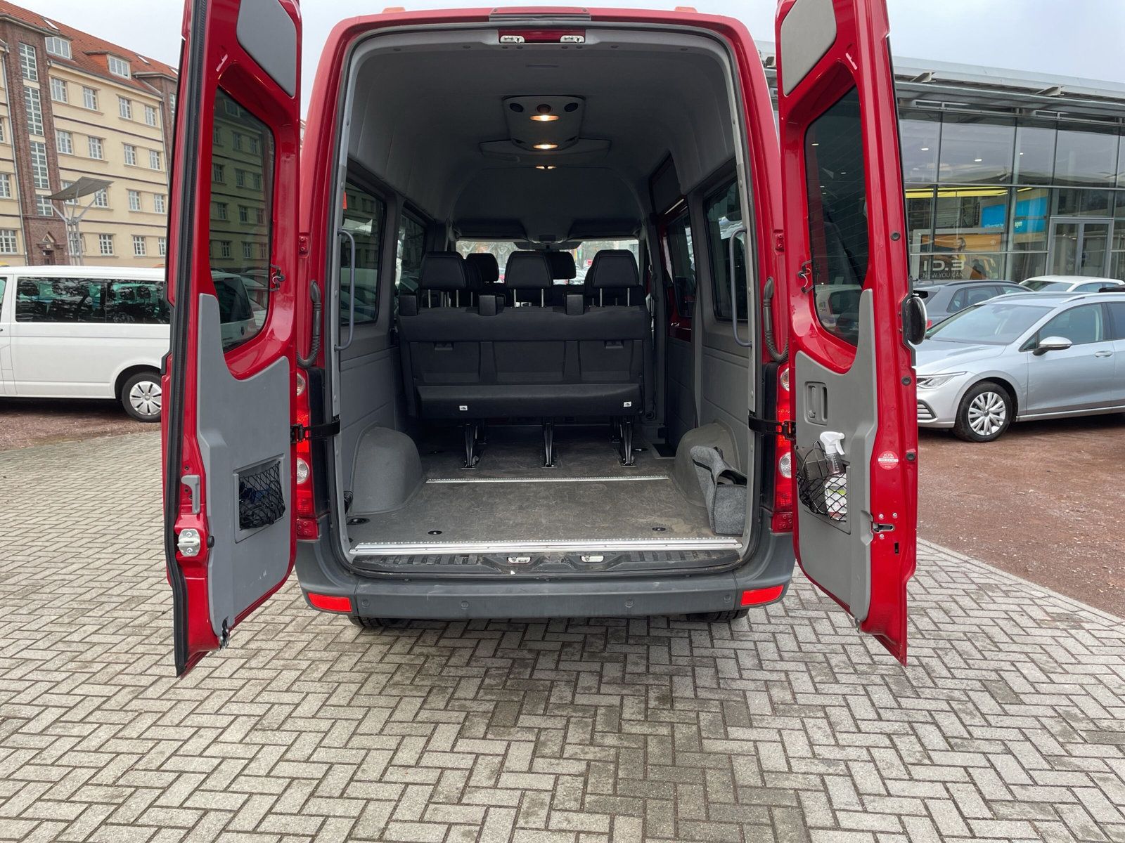 Fahrzeugabbildung Volkswagen Crafter 35 Kombi 2.0 TDI STANDHZG PDC KLIMA