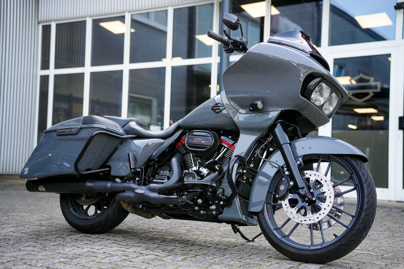 Fahrzeugabbildung Harley-Davidson FLTRXSE CVO Road Glide - JEKILL & HYDE -