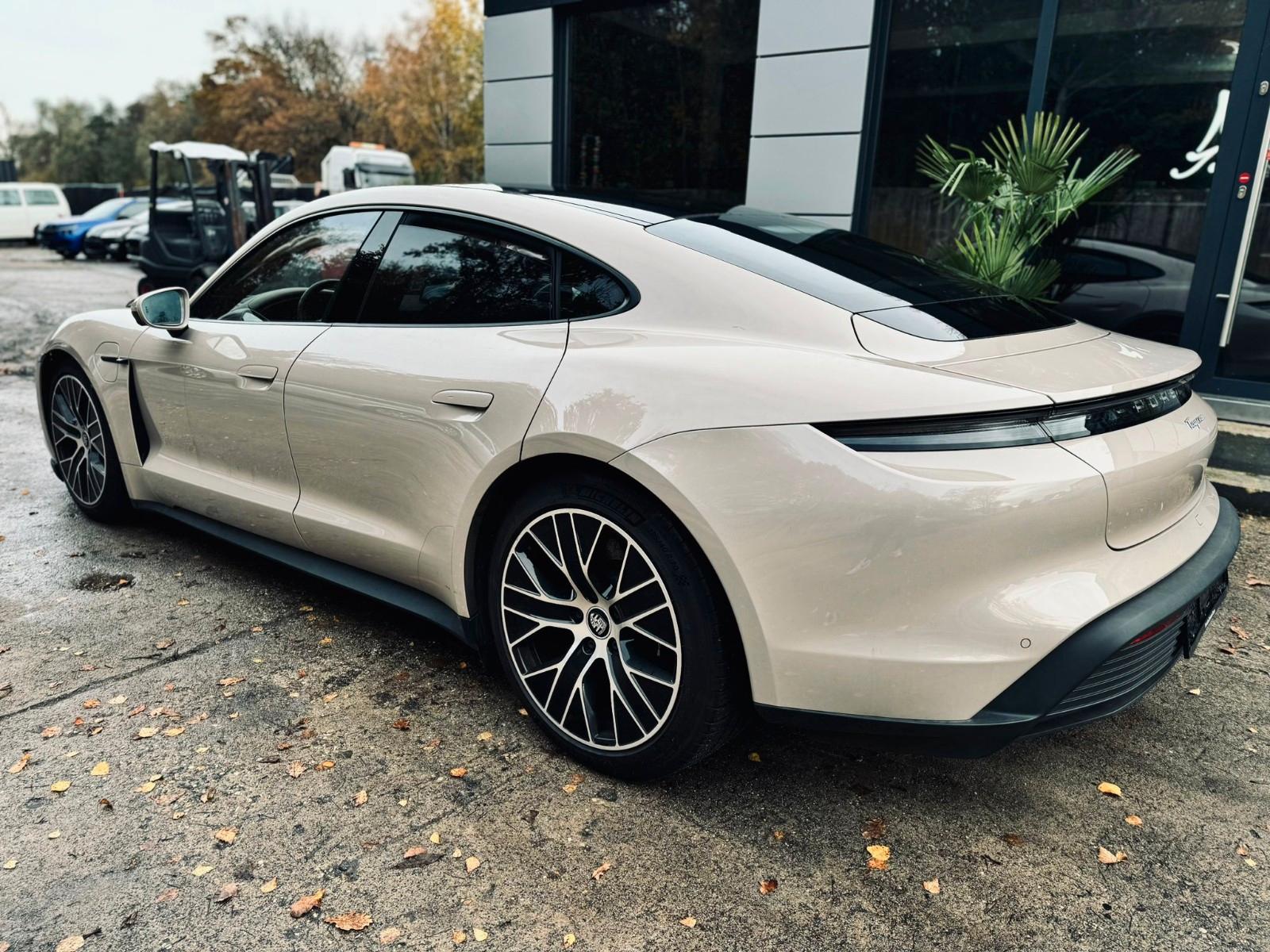 Porsche Taycan 350KW Netto 29.999€ Panorama *head up*