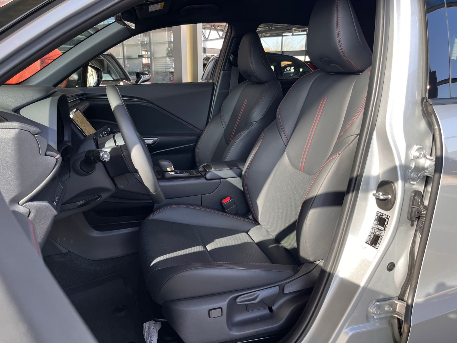 Fahrzeugabbildung Lexus LBX FWD Emotion LED NAV SHZ RFK 18"