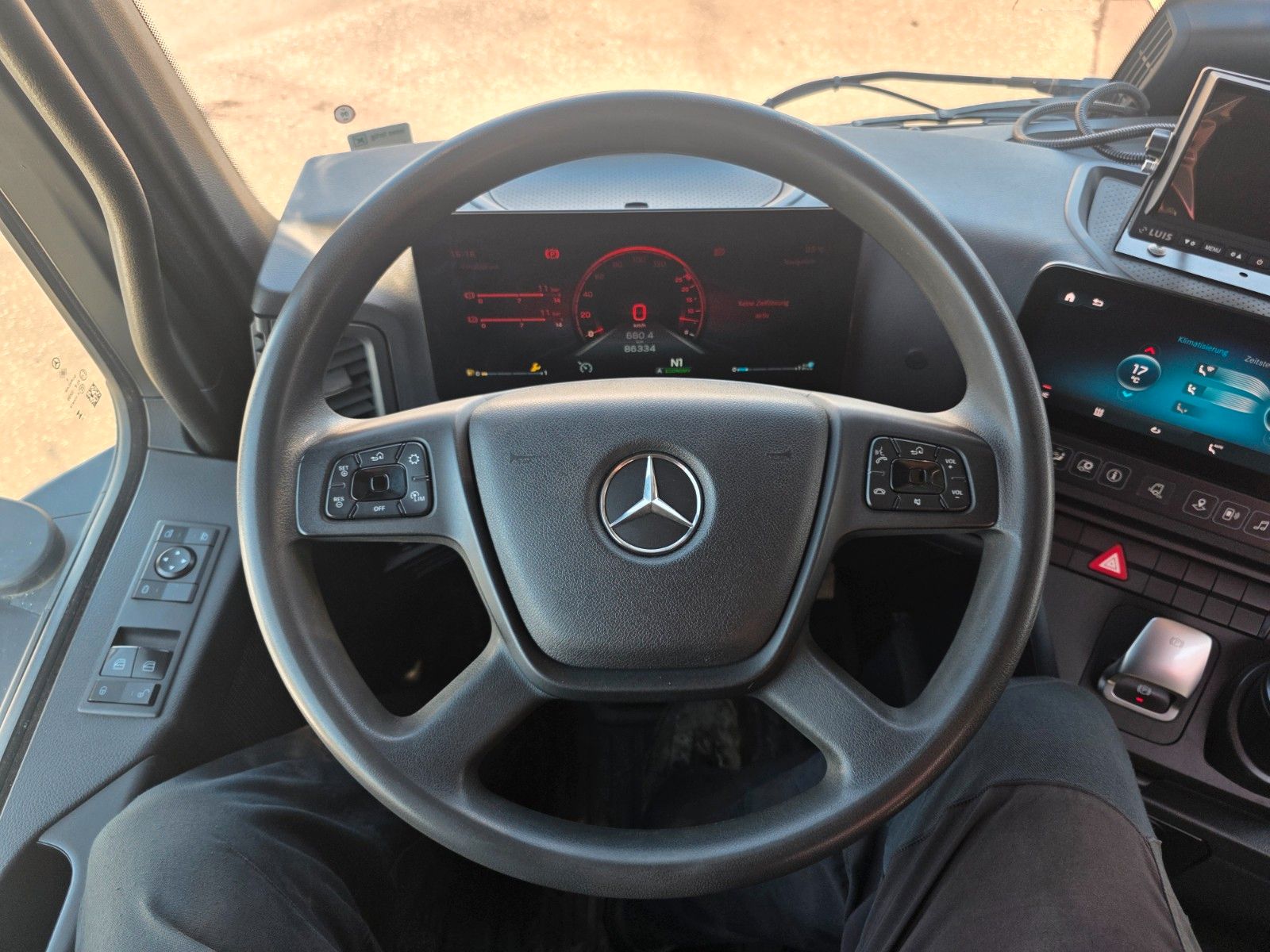 Fahrzeugabbildung Mercedes-Benz Arocs 2648 K 6x4 Thermo-Kipper + Bordmatik