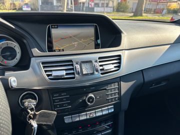 Fahrzeugabbildung Mercedes-Benz E 220d BlueTEC Avantgarde*SHZ*AHK*Schiebedach*