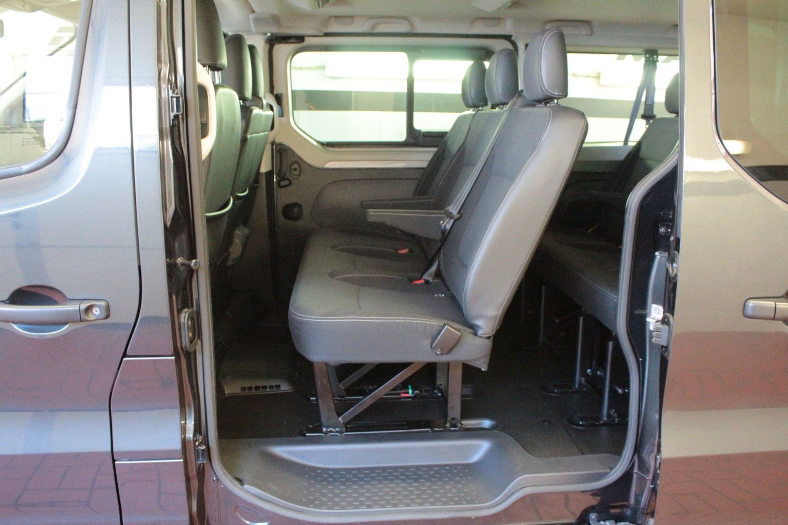 Fahrzeugabbildung Renault Trafic Grand L2H1 Blue DCI EDC Automatik