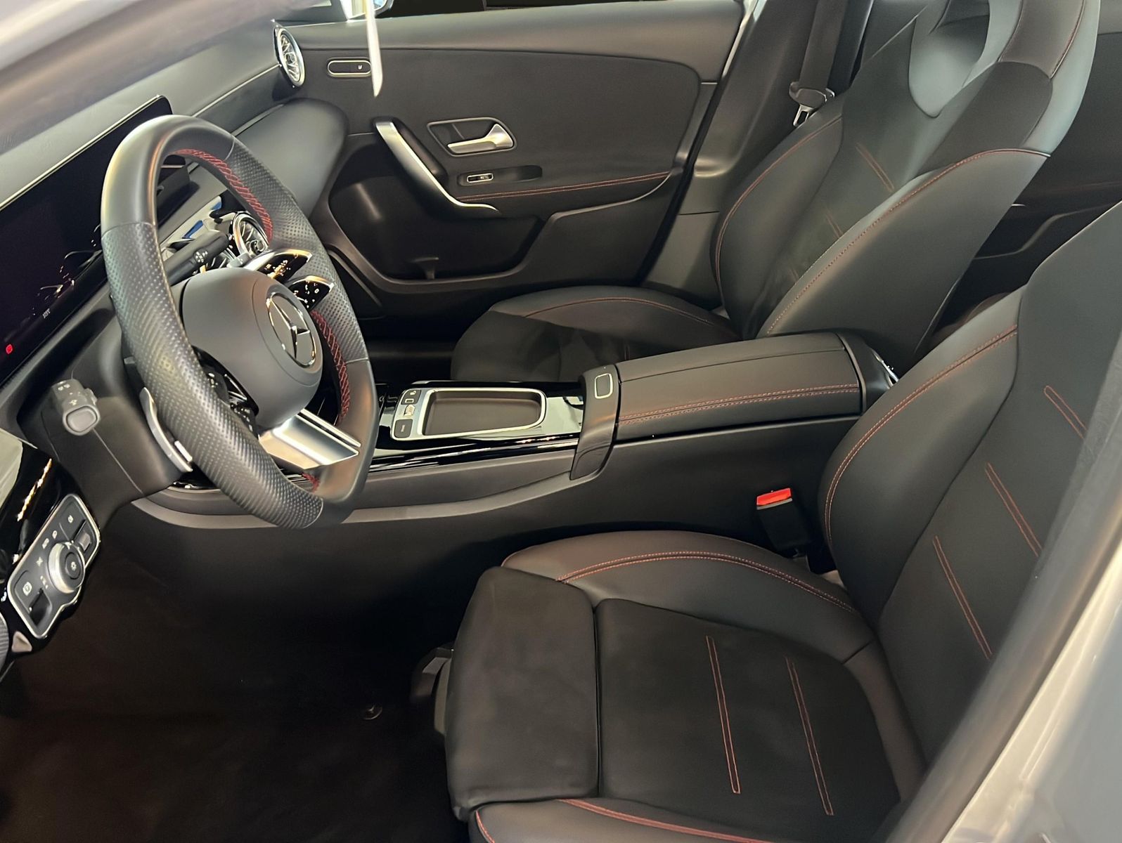 Mercedes-Benz A 180 AMG Line 7G Tronic Navi DAB KeyGo MBUX foto 3