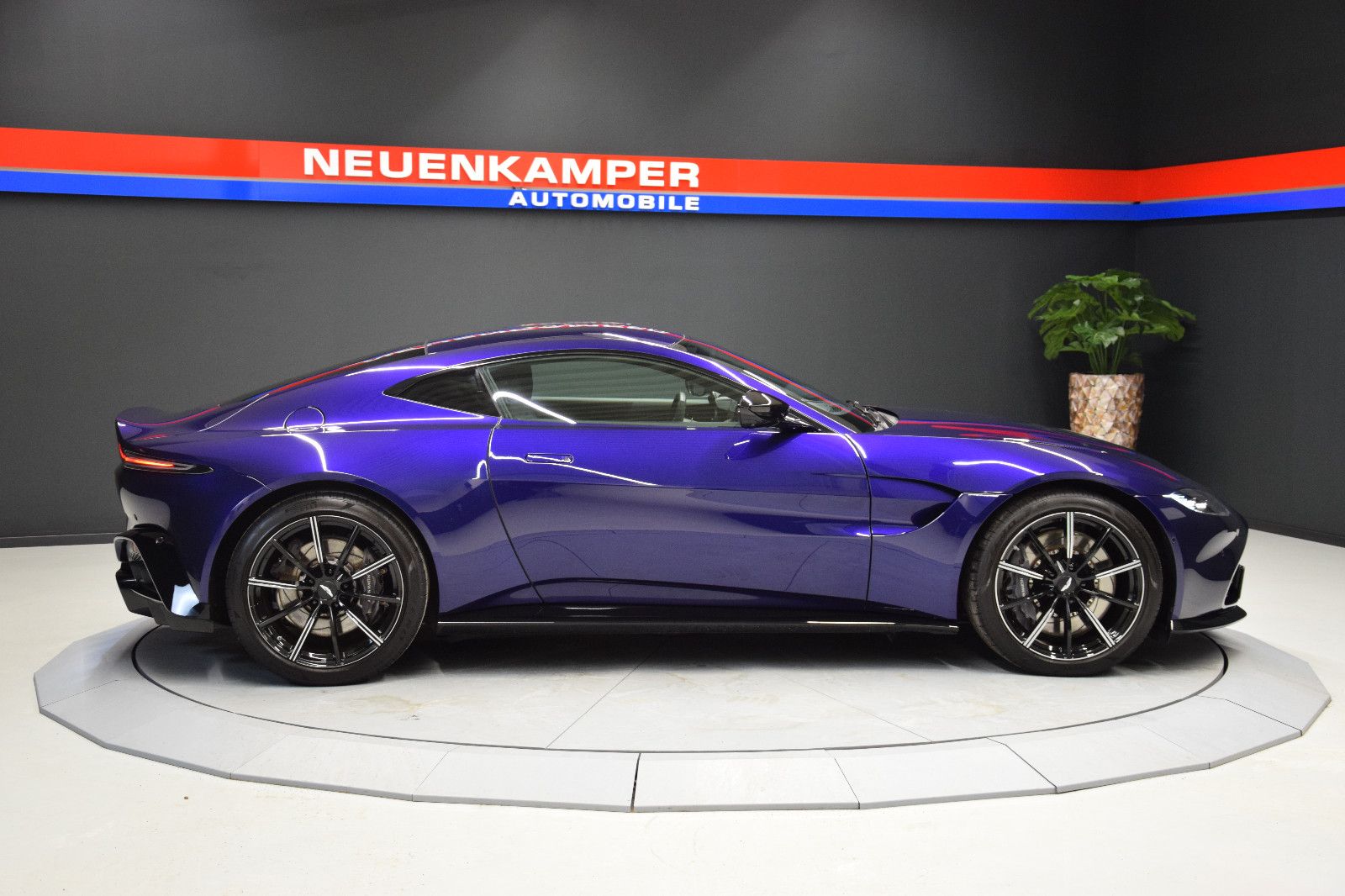 Fahrzeugabbildung Aston Martin V8 Vantage 4.0 V8 02/2027 Garantie