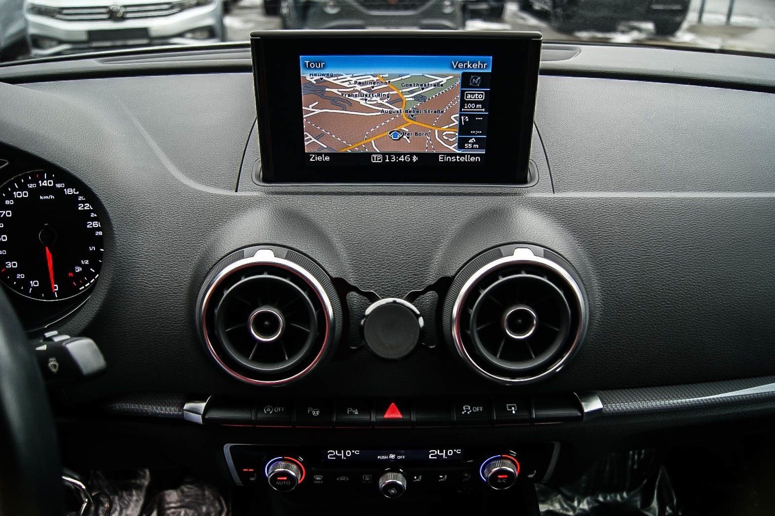 Fahrzeugabbildung Audi A3 Limousine 1.4 TFSI S-LINE NAVIGATION XENON 18