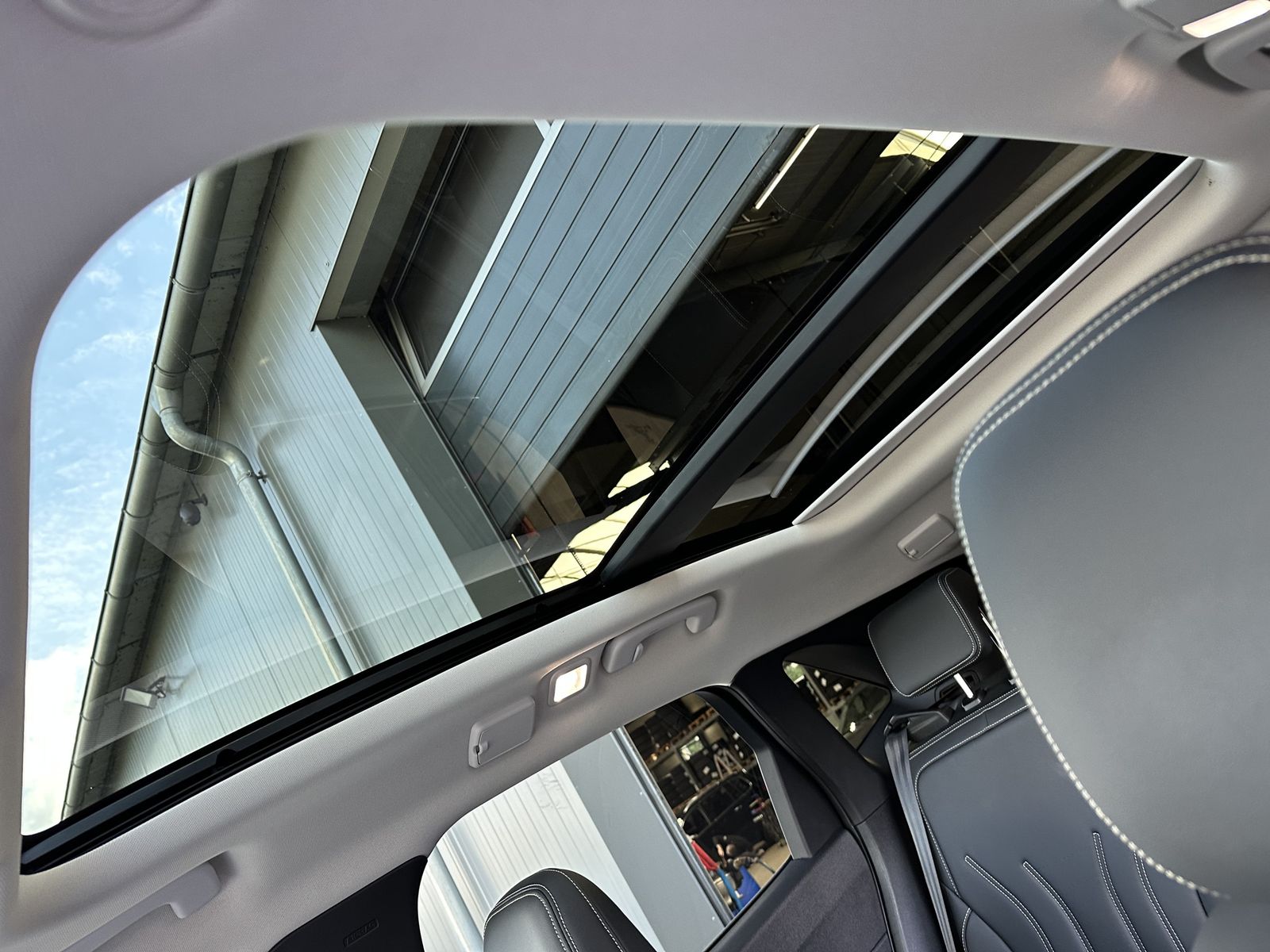 Fahrzeugabbildung Ford Kuga 2.0 EB 4x4 Aut. Vignale NAV+LED+AHK+PANO+VC