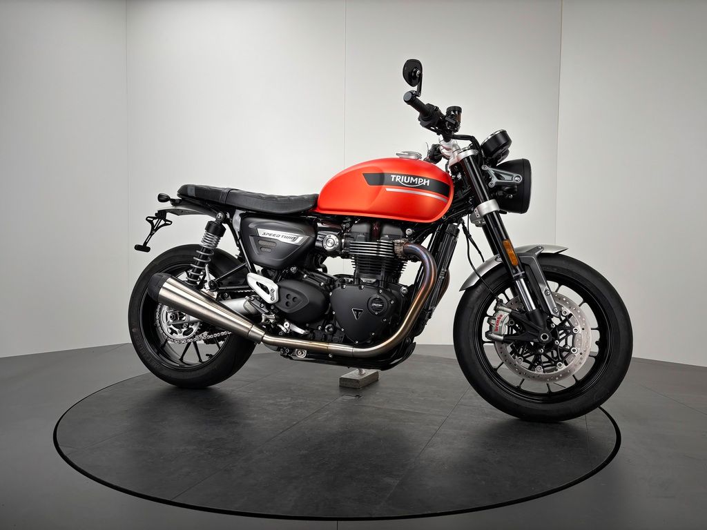 Fahrzeugabbildung Triumph SPEED TWIN 1200 *ZUBEHÖR *1. HAND *BAJA ORANGE