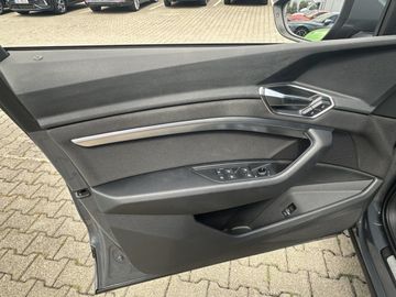 Audi Q8 e-tron - 11