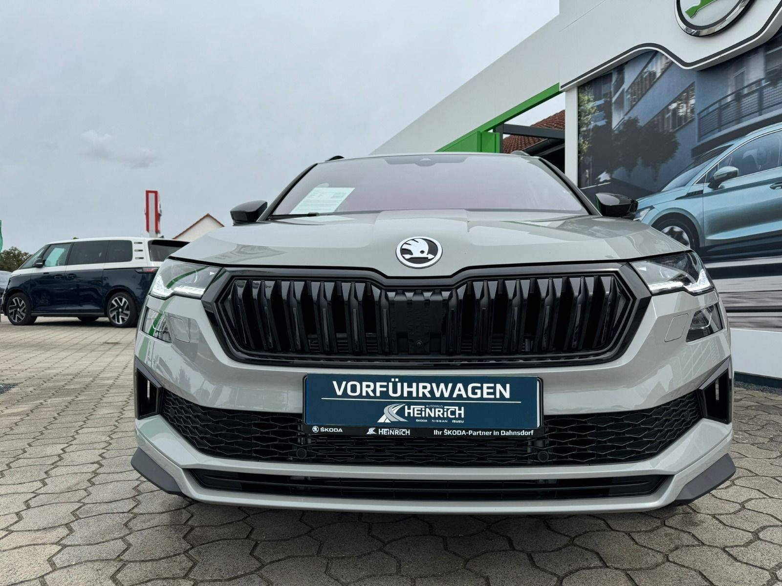 Fahrzeugabbildung SKODA Karoq Sportline 1.5TSI DSG*360°Cam*AHK*StHz*19Zo