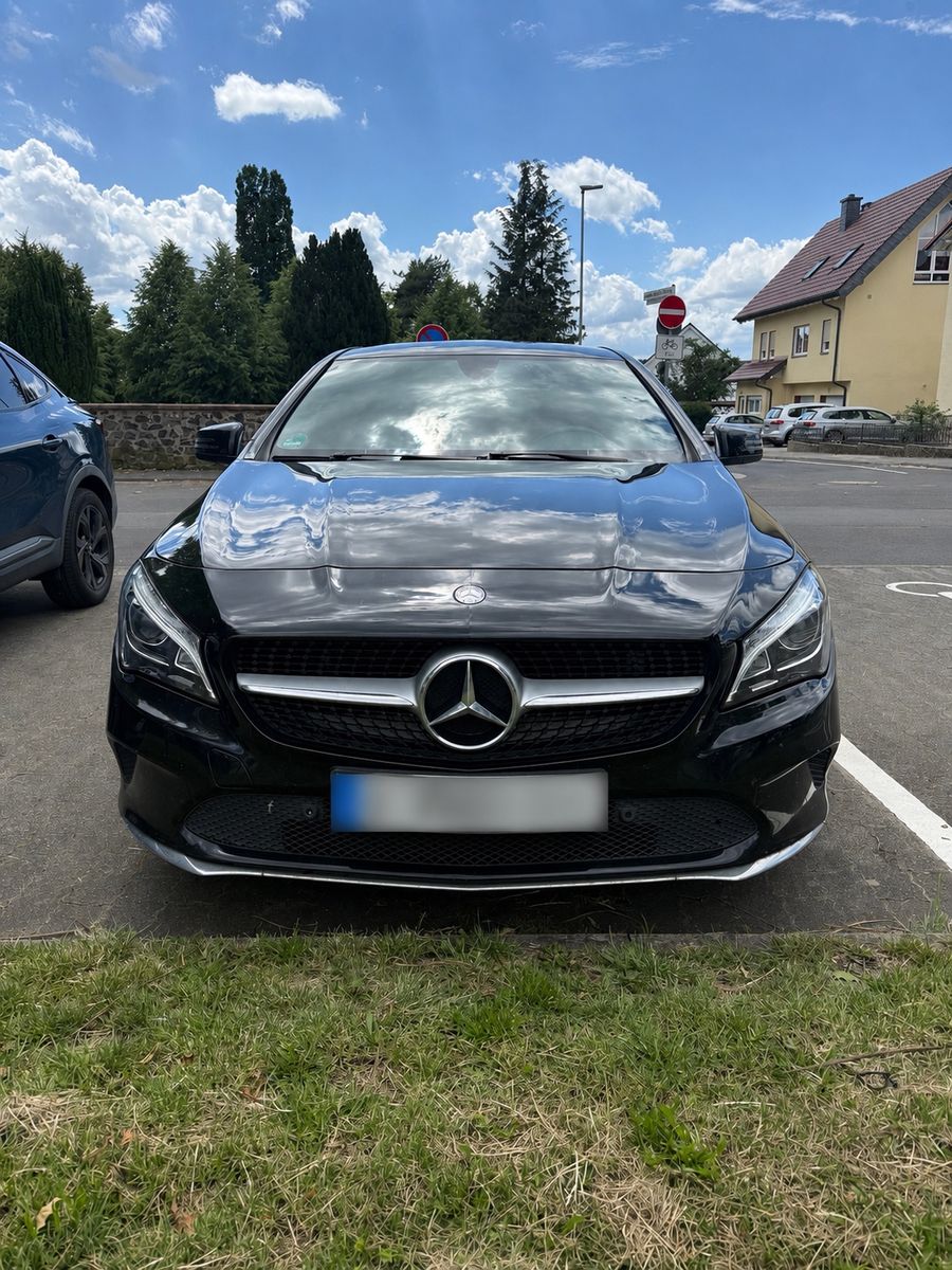MERCEDES-BENZ CLA 200 Coupe Urban